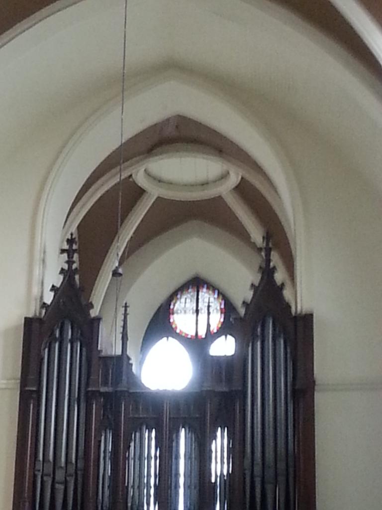 Eglise Ste-Walburge, orgue et plafond du jubé