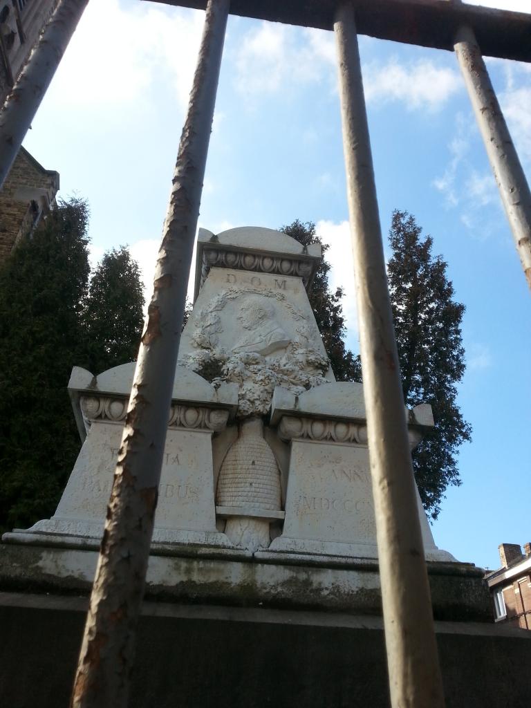 Eglise Ste-Walburge, monument extérieur