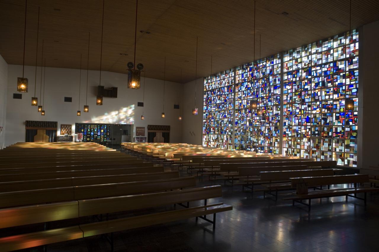 Eglise Ste-Julienne - mur de lumière