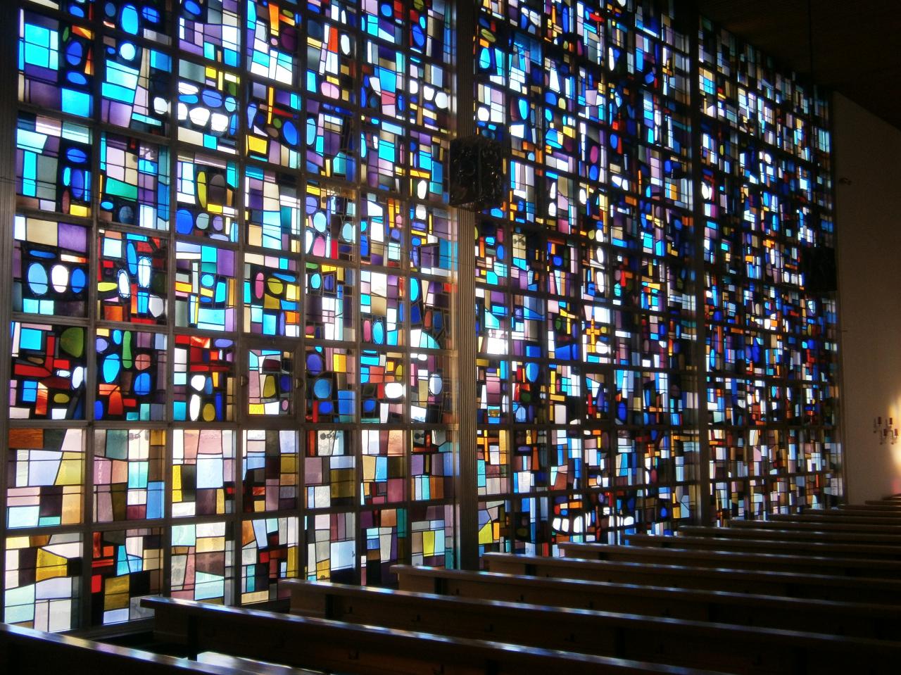 Eglise Ste-Julienne, mur de lumière