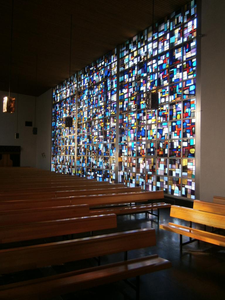 Eglise Ste-Julienne, mur de lumière