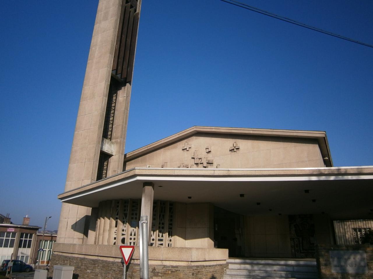 Eglise Ste-Julienne, portail d'entrée