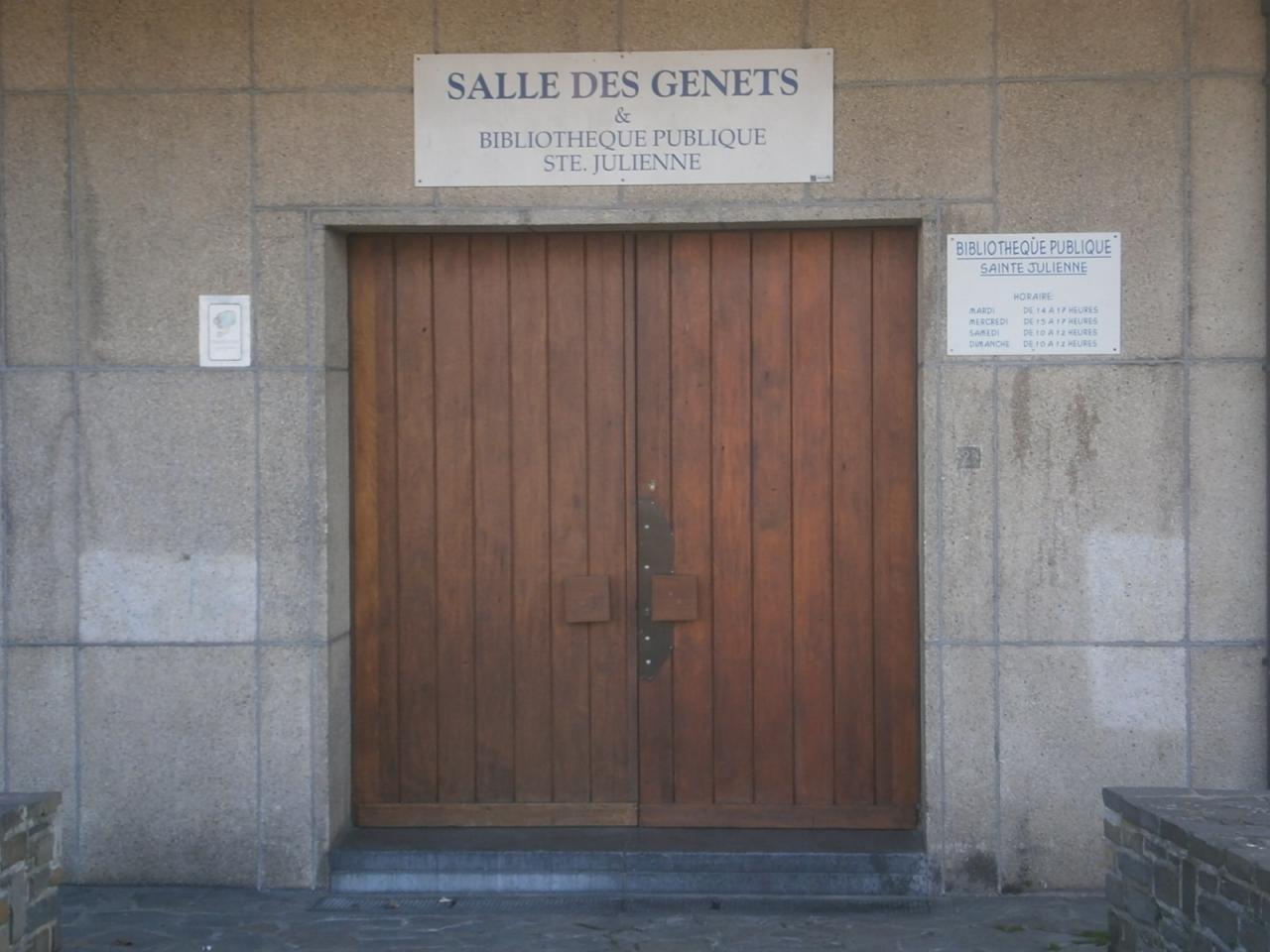 Entrée de la salle des Genêts, sous l'église Ste-Julienne