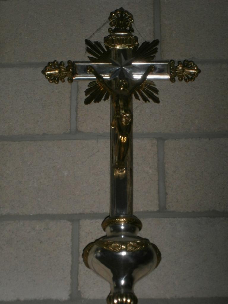 Eglise Ste-Marguerite, crucifix de procession