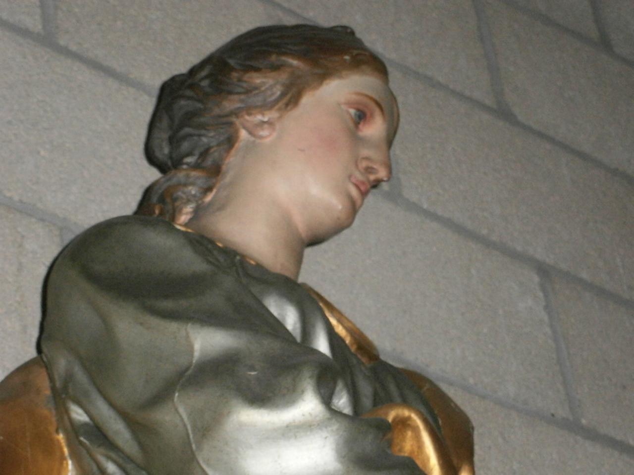 Eglise Ste-Marguerite, détail de la statue de la sainte patronne