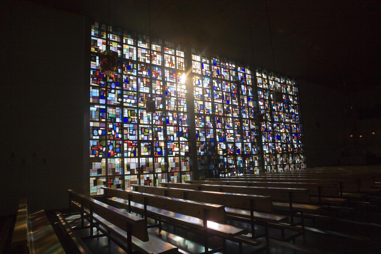 Eglise Ste-Julienne - mur de lumière